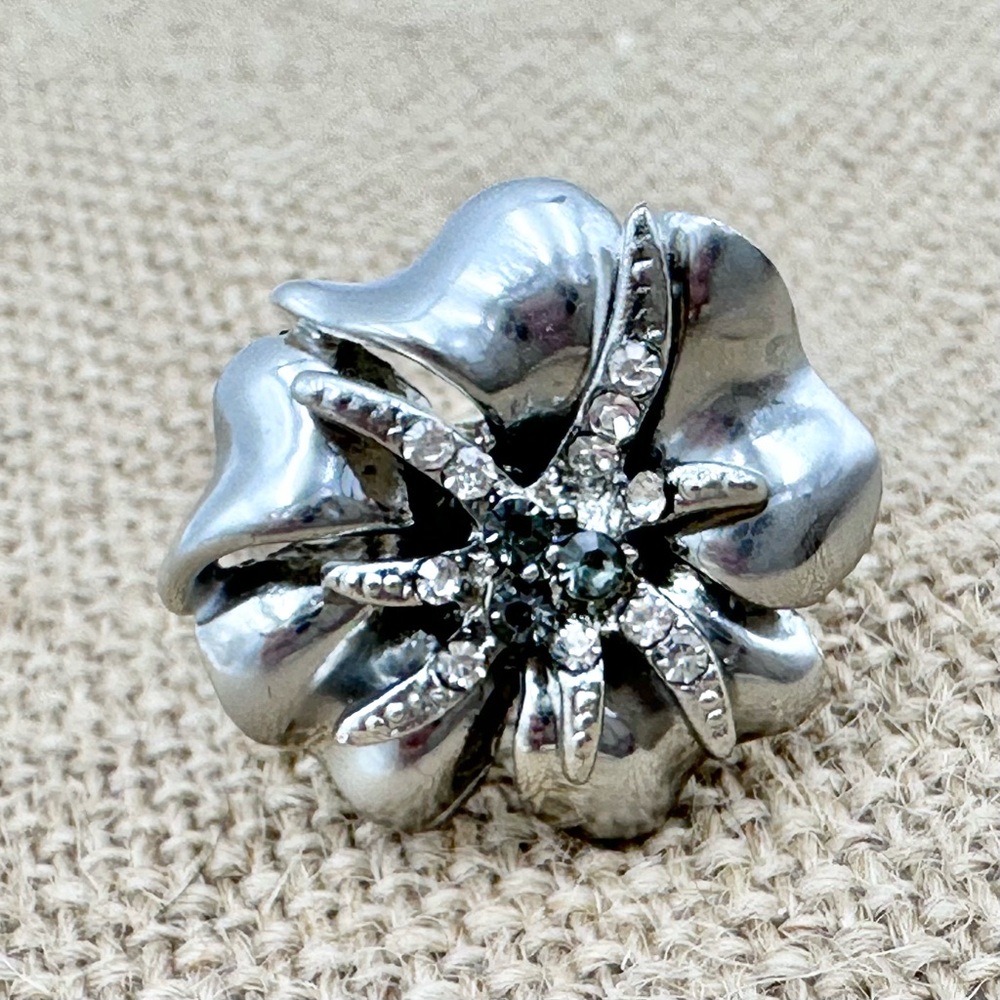 Abstract Flower Rhinestone Cocktail Stretch Ring - Picture 3 of 4
